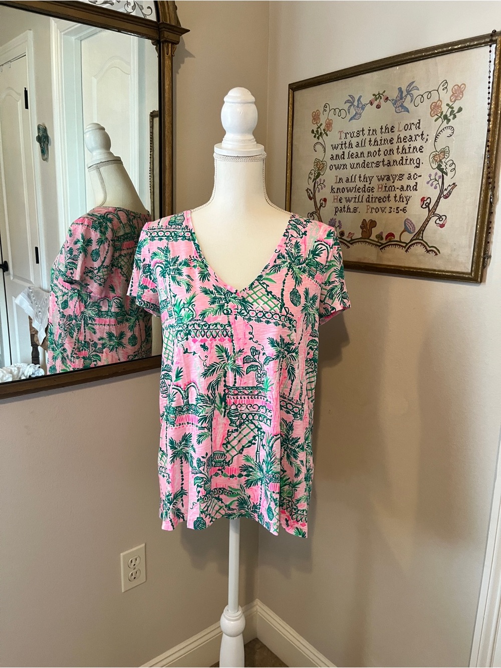 Lilly Pulitzer Pink Tropical Palm V-Neck Short Sleeve Tee